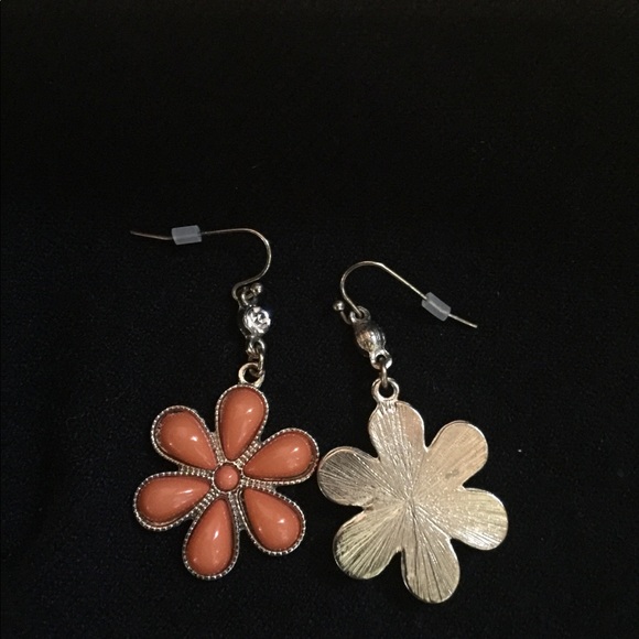 Earrings - Picture 5 of 8